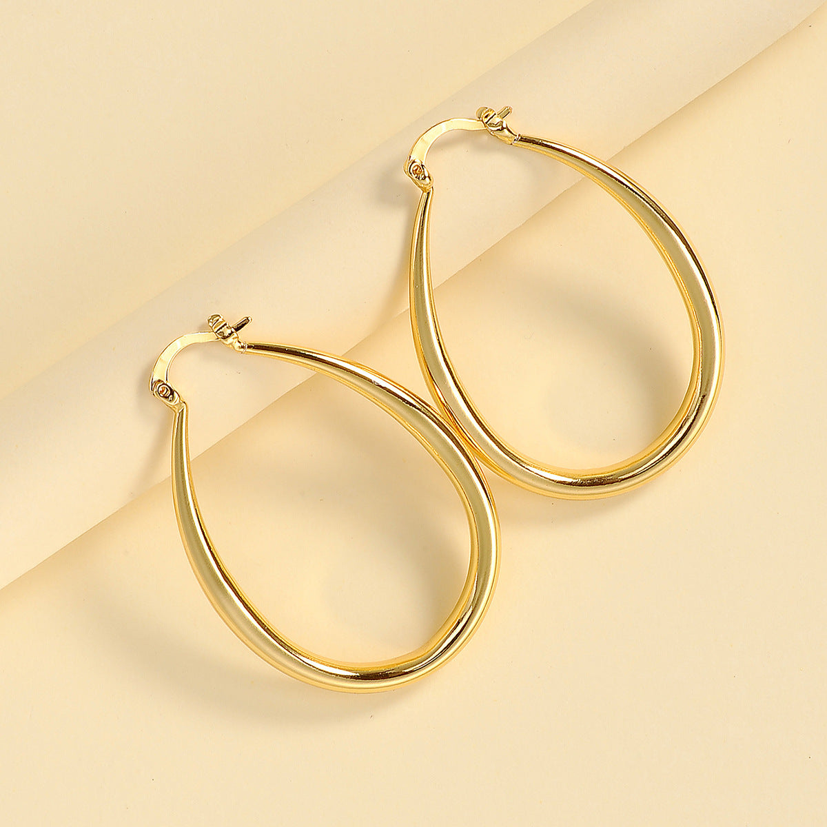 Amelia Oval Earrings